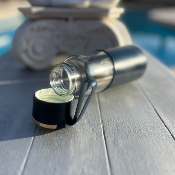 1 Case (60) 14oz Glass Water Bottles w/ Twist Top with Handle & Silicone Sleeve - Picture 7 of 8